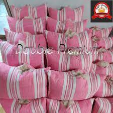Kapuk diperoleh dari buah randu yang diolah menjadi serat yang dipakai untuk bantal atau matras. Bantal Kapuk Asli Bantal Empuk Dan Tahan Lama Bantal Kapuk Murah Kapuk Asli Kualitas Terjamin Shopee Indonesia