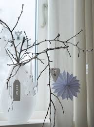Naturmaterialien wie stroh passen sehr gut zu tannengrün, sehen aber auch als girlande am fenster schön aus. Weihnachtsdeko Fur Fenster Basteln 20 Ideen Und Beispiele