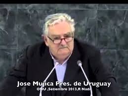 No eres pobre porque tienes poco. Pin En Videos
