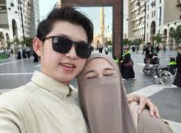 Hamil Anak Kembar, Ini 6 Potret dan Lika-Liku Perjalanan Ikhtiar Koh Dennis  dan Istri : Okezone Lifestyle