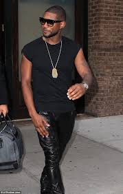 Usher Shows Off Sculpted Arms In Short Sleeve Top As He