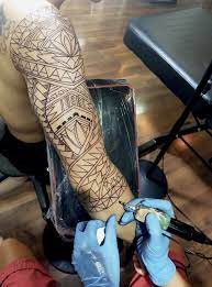 Tiến maori gần đây trải qua một quá trình phục hồi, và được tuyên bố là một ngôn ngữ chính thức của new zealand vào năm 1987, và được khoảng 3,7% cư dân nói vào năm 2013. Hoa VÄƒn Maori Full Tay Lá»­ng Cho Em Ä'á»— Nhan Tattoo Studio ÙÙŠØ³Ø¨ÙˆÙƒ