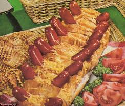 Yesterday we talked about the recipes that defined the 1960s, and today we're delving into the popular recipes of the 70s. Twitter Users Share Photos Of Dishes From The Seventies Daily Mail Online
