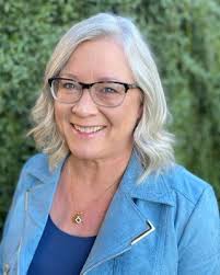 Linda Solheim's Instagram, Twitter & Facebook