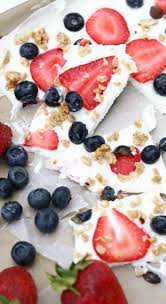 Frozen Yogurt Bark With Fruit Frozen Yogurt Bark With Fruit Recipe Yogurt Bark Greek Yogurt Recipes Frozen Yogurt Bark