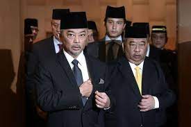 Tengku temenggong arif pahang, yang amat mulia tengku abdul fahd mu'adzam shah pernah menuntut di kolej eton, kolej yang sama pernah dihadiri oleh pewaris raja britain, putera william. Kekacakan Tengku Fahd Mula Curi Tumpuan Ramai Viral Mstar