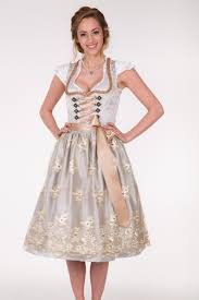 Finden sie schöne gedichte zur hochzeit und kreieren sie glückwunschkarten der besonderen art. Festliche Dirndl Fur Curvys Zum Ja Sagen Schon Plusperfekt