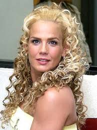 Arais Ross's Instagram, Twitter & Facebook