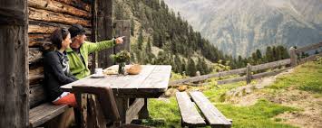 The bank maintains an extensive network in austria, with about 7,700 employees serving customers in some 300 branches. Wandern Hotel Serles In Mieders Im Stubaital