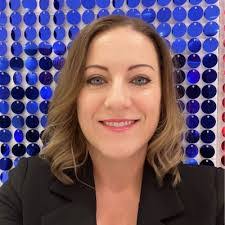 Shelly Curran's Instagram, Twitter & Facebook