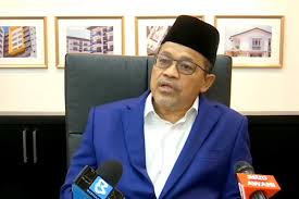 Kenyataan ahli parlimen padang rengas, datuk seri mohamed nazri aziz melabelkan menteri umno yang enggan meletak jawatan sebagai pengecut, disifatkan kenyataan peribadi. Shahidan Kassim Dipecat