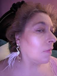 OH MY GOD!!! OH MY GOD !!! I just received this Earring. I want to share it  with everyone because it is really beautiful beyond my expectations.