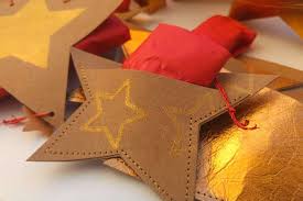 Eine schöne idee für stimmungsvolle weihnachtsdeko. Kostenloses Schnittmuster Adventskalender Sterne Oder Geschenkverpackung Snaply Magazin