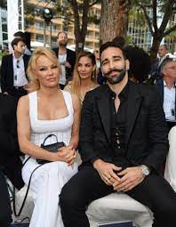 Sacré aux côtés de ses coéquipiers de l'équipe de france et. Csomag Elso Herceg Adil Rami Pamela Something Meowsome Com