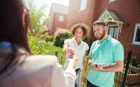 Le garant est la personne qui se porte caution, qui s'engage à payer si vous êtes dans l'incapacité de le faire. Location Sans Garant Solutions Aides Lesfurets