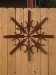 Metal Files And Horseshoes Into A Wall Flower Horseshoe Art Metal Yard Art Metal Art Projects