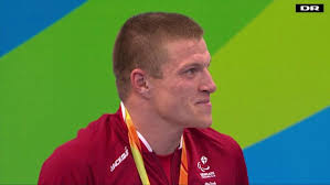 VIDEO Jonas Larsen får bronze af dansk PL-legende