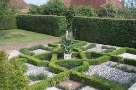 Noted for their extraordinary intricacy, these gardens are constructed to resemble celtic or geometrical knots. Knot Garden The Friends Of Cressing Temple Gardens