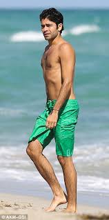 Последние твиты от ex on the beach (@exonthebeach). Entourage S Adrian Grenier Shirtless Shows Toned Beach Body With Mystery Woman Daily Mail Online