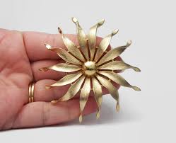 gold flower pin