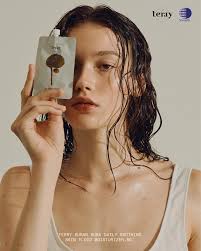 ผลิตภัณฑ์ “แบบซอง” ตัวแรกของ TERRY ! Terry Duran Dura Daily Soothing Skin  Flood Moisturizer ผลิตภัณฑ์ที่วิจัยและพัฒนาโดย 👀  สถาบันวิจัยวิทยาศาสตร์และเทคโนโลยี แห่งประเทศไทย หรือ วว. (TISTR) ✓  ชูคอนเซ็ปต์จาก สารสกัด “ทุเรียน” ✓ ยับยั้งการเกิดปฏิกิริยา ...