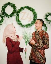 Pembayaran mudah, pengiriman cepat & bisa cicil 0%. 30 Model Kebaya Lamaran Hijab Simpel Modern Muslimah