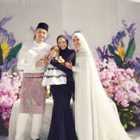 Walau bagaimanapun, elfira tidak berkongsi lanjut tentang waktu, punca kem4tian dan lokasi neneknya dikebvmikan. Elfira Loy Faris Khairul Anuar Selamat Bergelar Suami Isteri