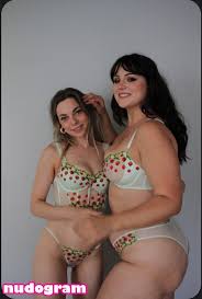 Dina Belenkaya  dinabelenkaya  thebelenkaya Naakte Gelekte OnlyFans Foto  5 - Nudogram v2.1