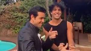 Así lo comentó el pasado mes de marzo. El Baile Viral De Mario Casas Y Su Hermano Oscar Perreando En Instagram Divinity