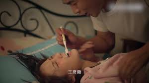 」據悉， 2021 年初，有媒體拍到王彥霖和艾佳妮一同聚餐舉止親密， 3 月 2 日，王彥霖微博曬與艾佳妮的畢業合照，大方承認兩人的戀情，得到粉絲. å¾®åšæœç´¢