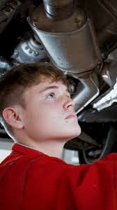 𝐇𝐚𝐧𝐝𝐬-𝐨𝐧 𝐢𝐦 𝐀𝐮𝐝𝐢 𝐙𝐞𝐧𝐭𝐫𝐮𝐦 𝐏𝐚𝐬𝐬𝐚𝐮 🔧🚗, Diagnose.  Reparatur. Technik, die begeistert., Ein Blick hinter die Kulissen unserer  Werkstatt