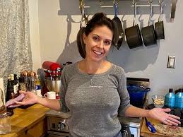 Mums kids kicked out of school after jealous parents complain about her  OnlyFans - The Mirror