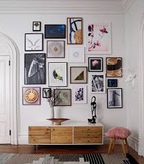 It's no small feat to be able to exercise restraint in your décor choices, while still managing to make a space feel cozy. Collection Of Curated Art Inspiration Wand Zimmer Dekor Ideen Haus Deko