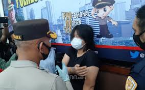 Maybe you would like to learn more about one of these? Download Vidio Asusila Di Halte Bus No Sensor Tak Punya Urat Malu Polisi Buru Sepasang Kekasih Yang Berbuat Baju Dan Kamar Di Video Di Video Ini Mirip Banget Dengan Gisel