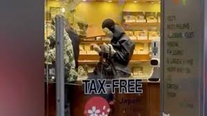 WATCH | Daylight Rolex heist: Shocking smash-and-grab robbery at Tokyo  luxury store - World News