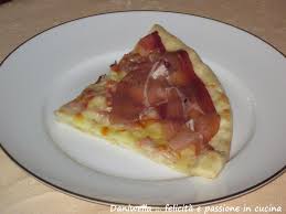 La panna va aggiunta negli ultimi due o tre minuti della cottura, in modo che non bollisca ma si scaldi semplicemente. Pizza Con Speck E Scamorza Ricetta N 145 Daniwella Felicita E Passione In Cucina