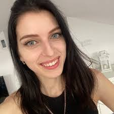 Elisa Myers's Instagram, Twitter & Facebook