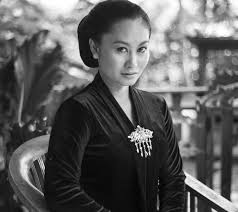 Cantik bsr kebaya dan ber kemban kain jarek di hari kartini : Lekat Dengan Hari Kartini Ini Makna Mendalam Pada Kebaya Merahputih