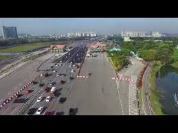 Plus berkata, semakan perjanjian konsesi pada 2011 menyatakan bahawa tidak akan ada lanjutan lagi selepas tahun 2038. Plaza Tol Batu 3 Youtube