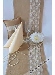 Ce genre de matériau est une excellente option pour les pour éviter l'effilochage de votre chemin de table toile de jute, essayez de faire des nœuds qui délimitent les franges de votre décoration de table. Toile De Jute Pour Chemin De Table Rouleau De Chemin De Table En Toile De Jute Deco De Fete
