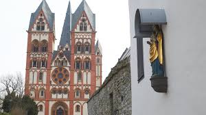 Welche regeln der bundesnotbremse oder des stufenplans greifen dort? Corona In Hessen Drei Fruhere Hotspots Nahe An Der Null Inzidenz