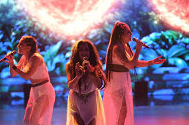 Lo que pasa en la televisión, el teatro, la música y el entretenimiento. Rocio Quiroz Se Sumo A La Pareja De Claribel Medina Con Su Hija Y La Rompieron En El Cantando 2020 Voces Criticas Salta Argentina