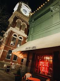 Unlocking the secrets of mystic falls，語言：英文，isbn：9781608877225，頁數：160，作者：robinson , andrea/ mallory, . Osszes Haboru Dinamikus The Vampire Diaries Music Mystic Grill Sahfee Halalcare Com