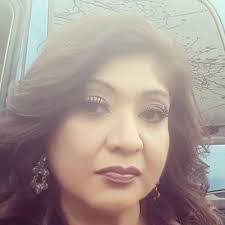 Julie Pearsall's Instagram, Twitter & Facebook