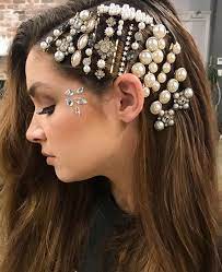 See how to wear the cute claw clip hair trend here! Endless Ways To Style Pretty Hair Accessories Hair Clips Scarf Pin Hair Accessories Pretty Hairstyles Hair Adornments