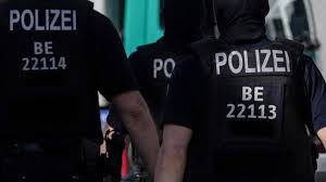 Jul 28, 2021 · thema fake news: Demonstrationen Berlin Berliner Polizei Verbietet Zwei Querdenken Demos Politik Sz De