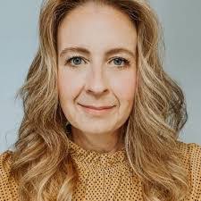 Melinda Howe's Instagram, Twitter & Facebook