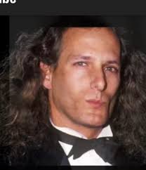 I can't figure it out Why exactly Michael Bolton has been photograph this  way. Shall we have a guessing game I will start😊