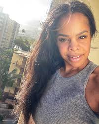 🌺Aloha Monday🌺 #sweatyface #nofilter #justme #comfortableinmyskin  #mondaymood #issavibe