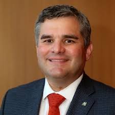 QUIERE QUE LE BAJEN EL SUELDO A EMPLEADOS DE CONSTRUCCIÓN